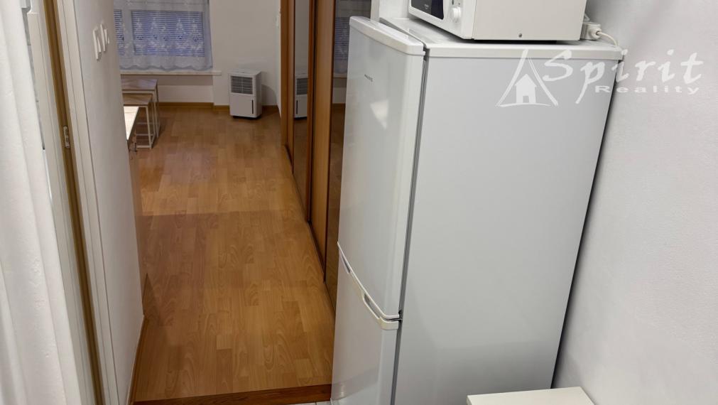 Prenájom: šikovná garsónka na Pražskej u. - Staré Mesto