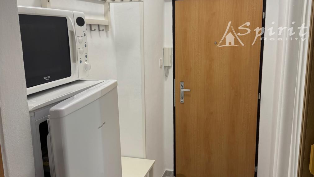 Prenájom: šikovná garsónka na Pražskej u. - Staré Mesto