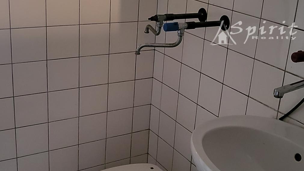 Na prenájom uzamykateľná garáž, uzatvorený areál s 24h.službou