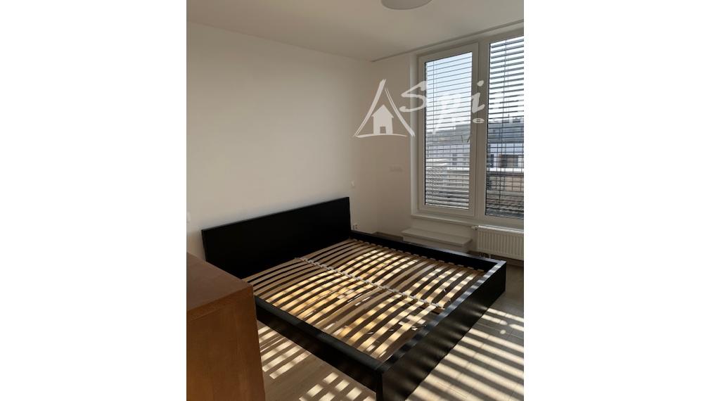 Priestranný 4-izbový byt s veľkou terasou, klimatizáciou a 2 parkovacími miestami – Slnečnice, Petržalka