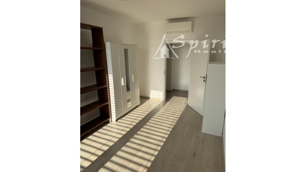 Priestranný 4-izbový byt s veľkou terasou, klimatizáciou a 2 parkovacími miestami – Slnečnice, Petržalka