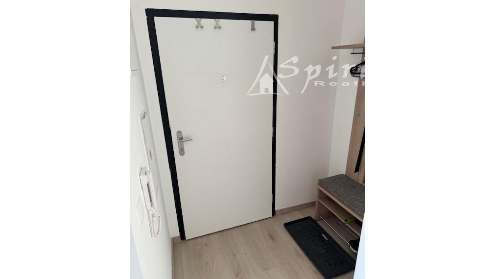 Priestranný 4-izbový byt s veľkou terasou, klimatizáciou a 2 parkovacími miestami – Slnečnice, Petržalka