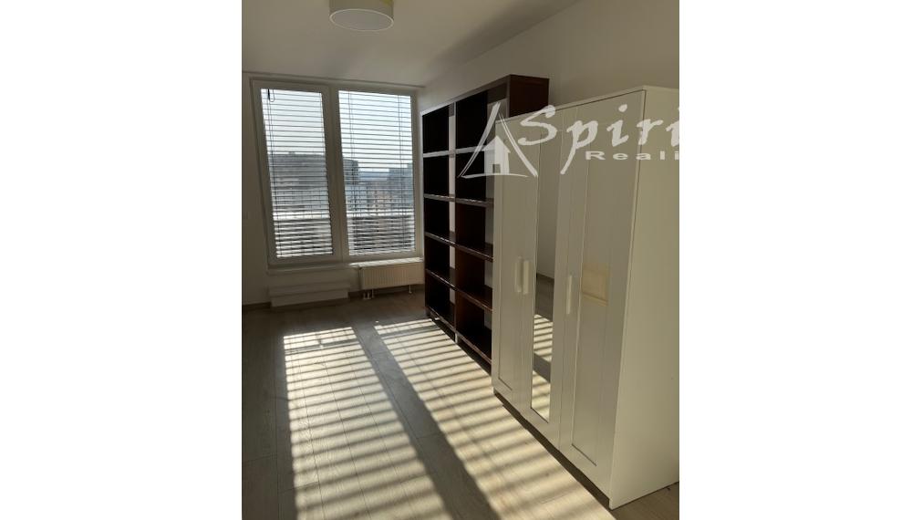 Priestranný 4-izbový byt s veľkou terasou, klimatizáciou a 2 parkovacími miestami – Slnečnice, Petržalka