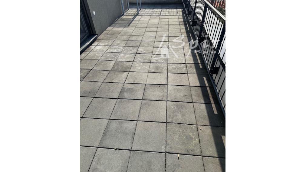 Priestranný 4-izbový byt s veľkou terasou, klimatizáciou a 2 parkovacími miestami – Slnečnice, Petržalka