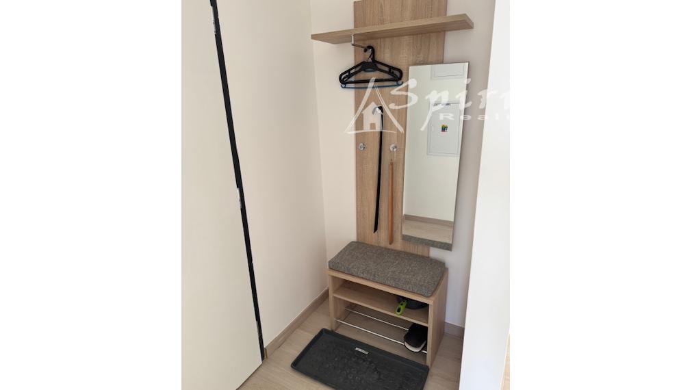 Priestranný 4-izbový byt s veľkou terasou, klimatizáciou a 2 parkovacími miestami – Slnečnice, Petržalka