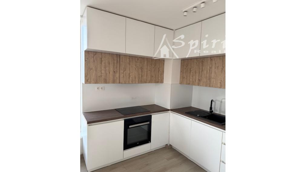 Priestranný 4-izbový byt s veľkou terasou, klimatizáciou a 2 parkovacími miestami – Slnečnice, Petržalka