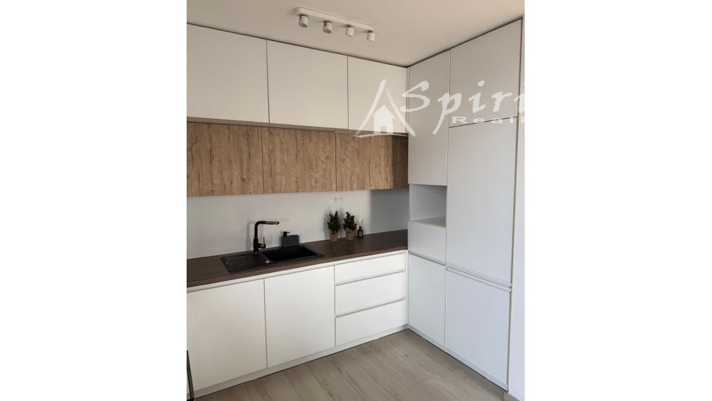 Priestranný 4-izbový byt s veľkou terasou, klimatizáciou a 2 parkovacími miestami – Slnečnice, Petržalka