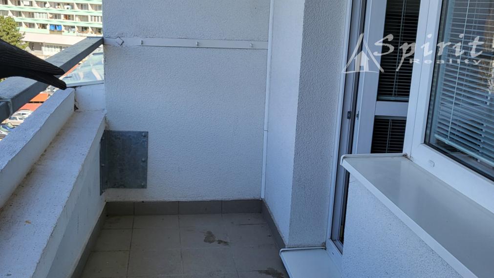 Na prenájom praktická garsónka oproti Ekonomickej Univerzite