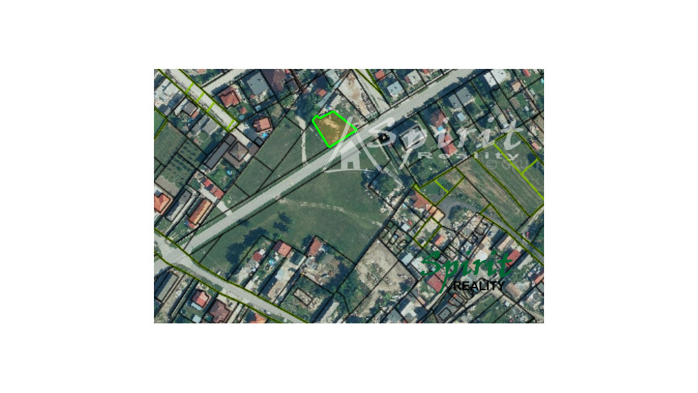NA PREDAJ POZEMOK v CENTRE obce JELKA
