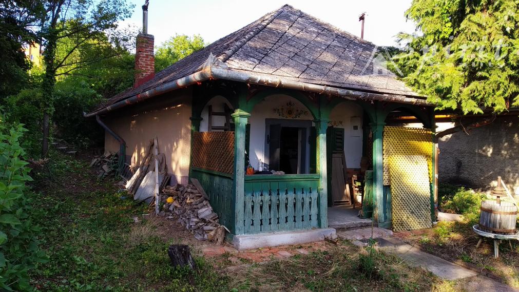 Ponúkame na pre PREDAJ záhradný domček na peknom pozemku o výmere 860m2