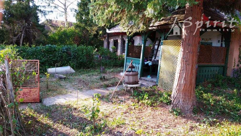 Ponúkame na pre PREDAJ záhradný domček na peknom pozemku o výmere 860m2