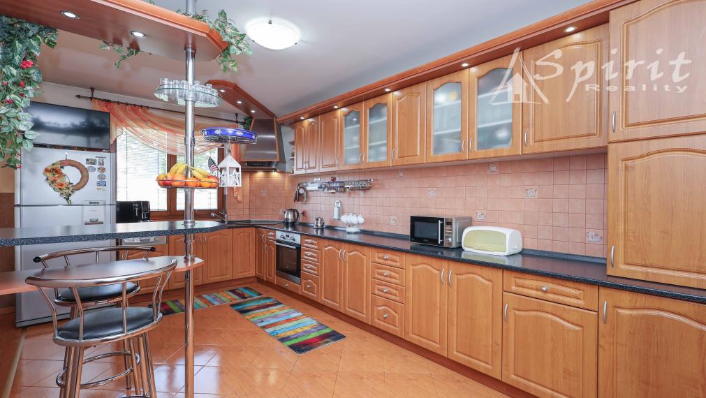 Výnimočná ponuka - 7izb. priestranný RD s 2gáražou na 36á pozemku