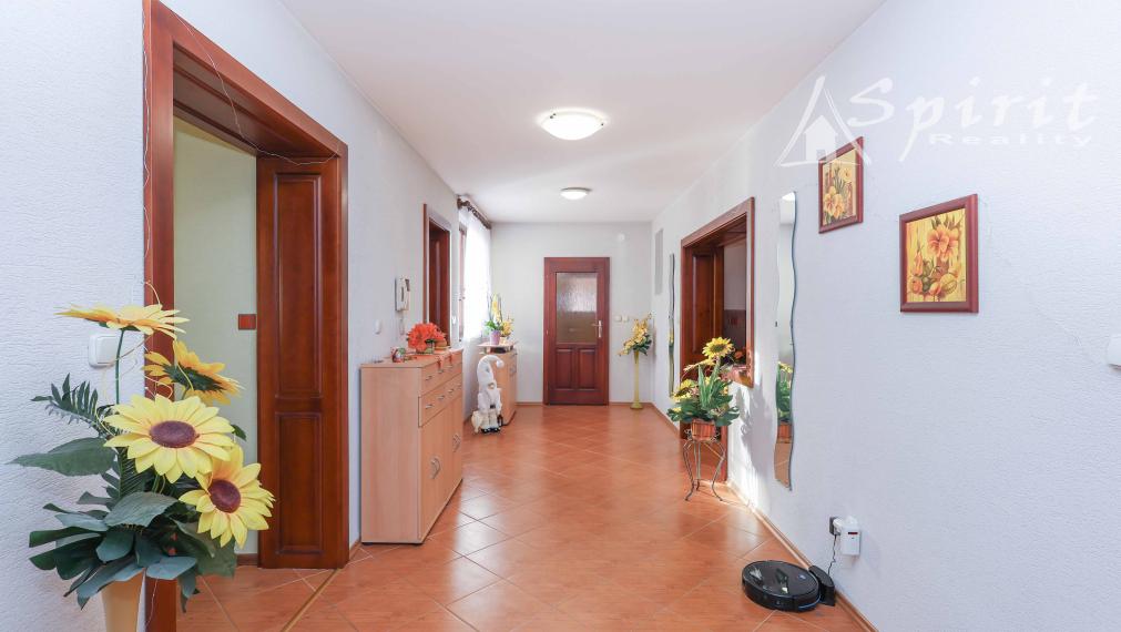 Výnimočná ponuka - 7izb. priestranný RD s 2gáražou na 36á pozemku