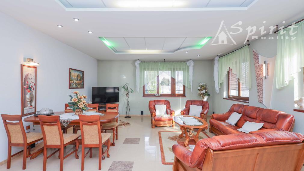 Výnimočná ponuka - 7izb. priestranný RD s 2gáražou na 36á pozemku