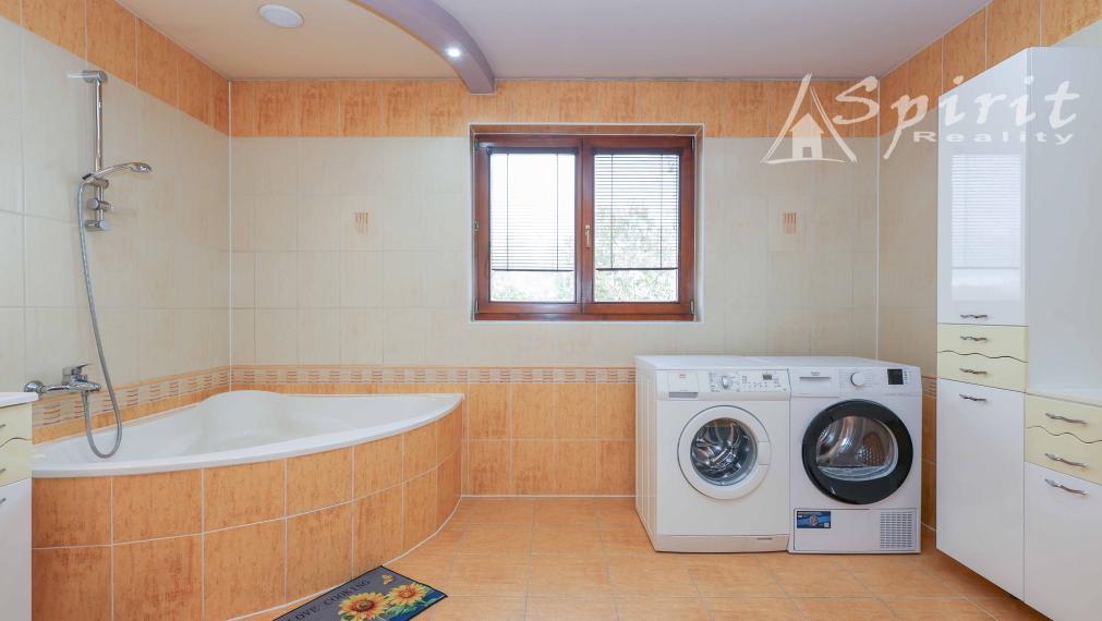 Výnimočná ponuka - 7izb. priestranný RD s 2gáražou na 36á pozemku