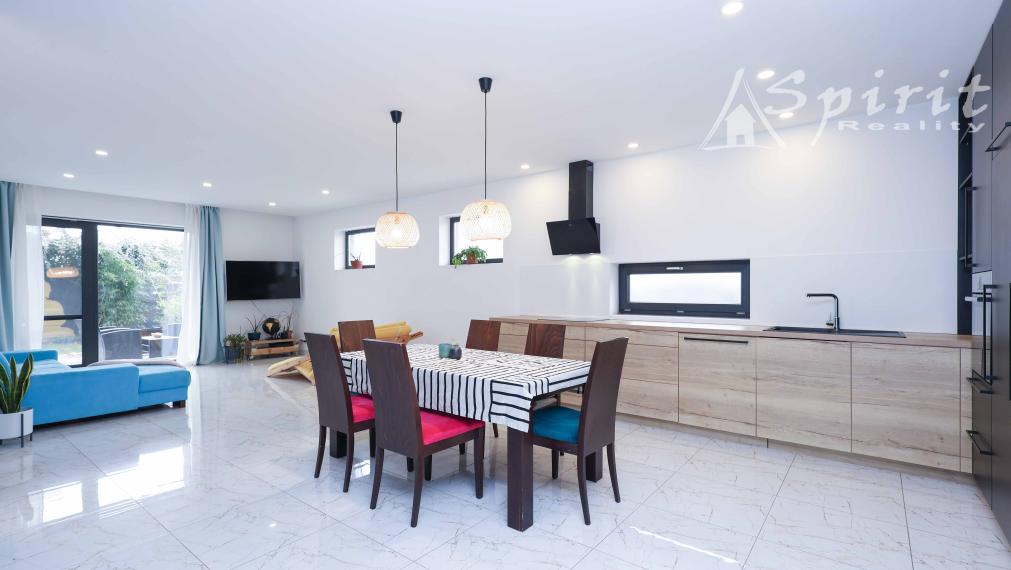 REZERVOVANY - Priestranný 4izb. bungalov - v intraviláne obce Veľké Úľany