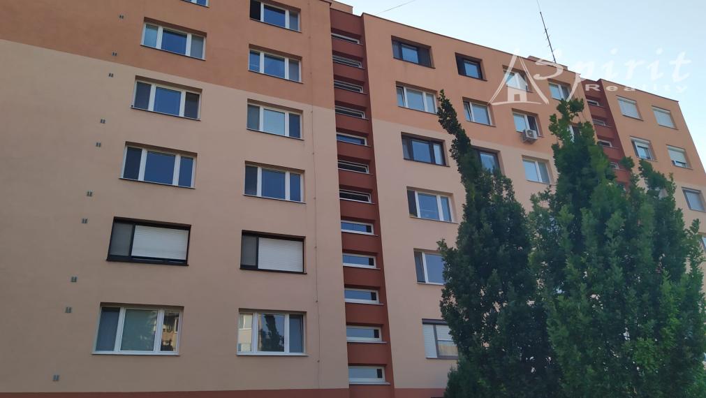 Na prenájom priestranný 3-izbový byt s loggiou – pripravený na okamžité nasťahovanie!