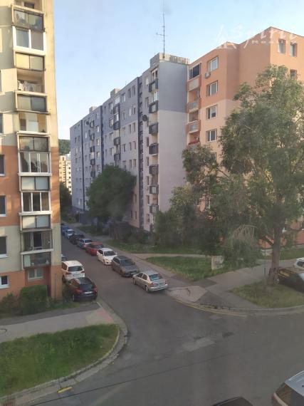 Na prenájom priestranný 3-izbový byt s loggiou – pripravený na okamžité nasťahovanie!