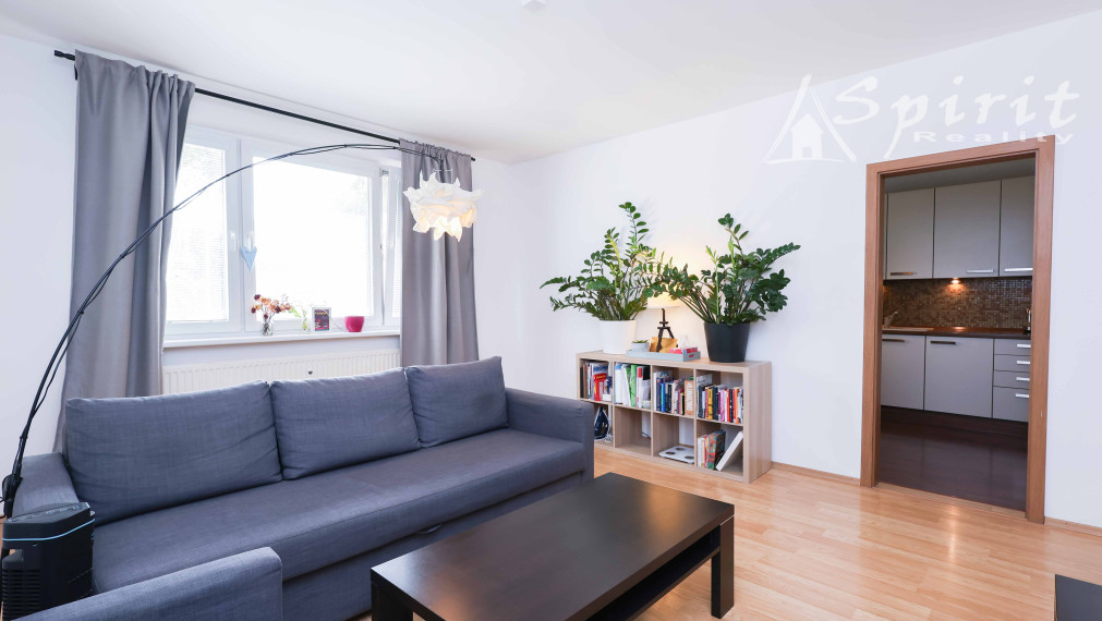 REZERVOVANÝ - Na predaj štýlový 3-izbový byt s lodžiou v atraktívnej časti Petržalky, pri TPD