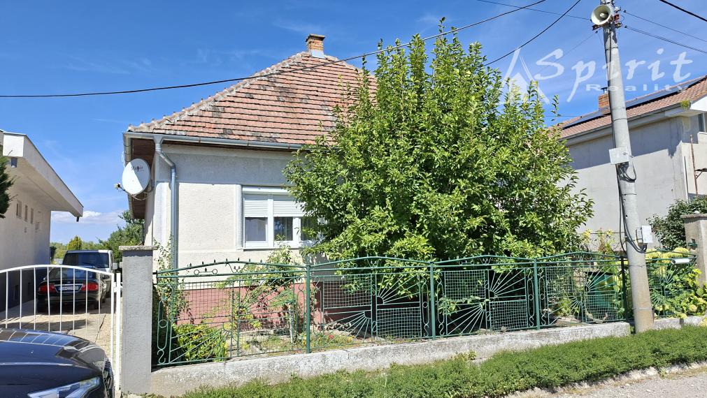 Na predaj priestranný 4-izbový rodinný dom vo Veľkých Úľanoch