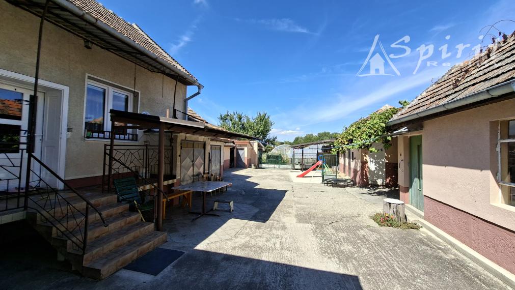 Na predaj priestranný 4-izbový rodinný dom vo Veľkých Úľanoch