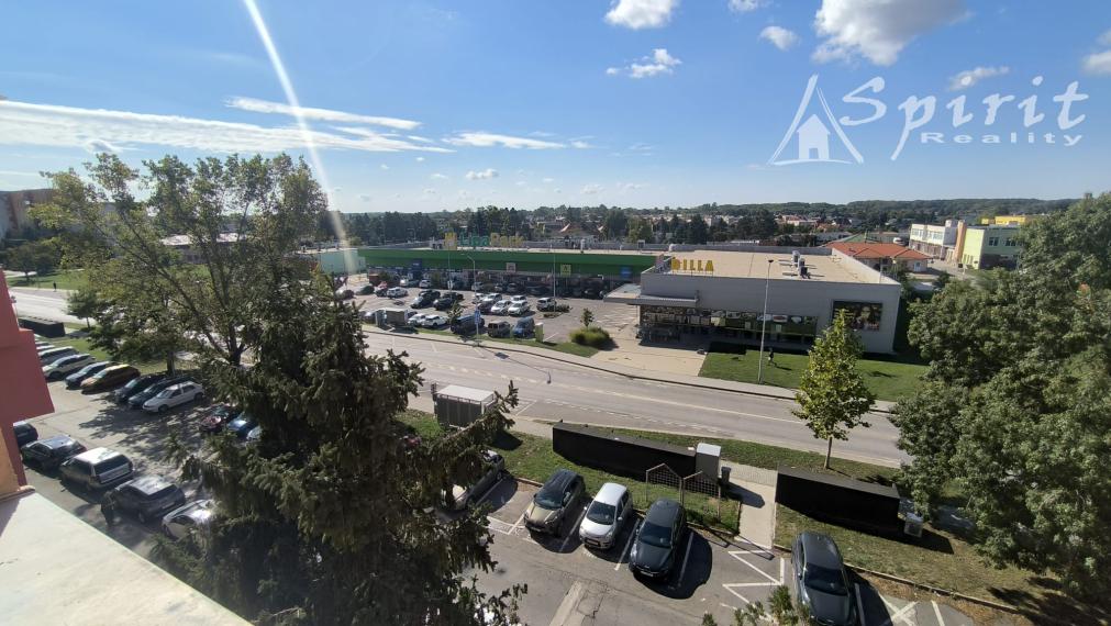 PREDAJ - 2-izbový byt po rekonštrukcii, 66,8 m² – Nové Zámky