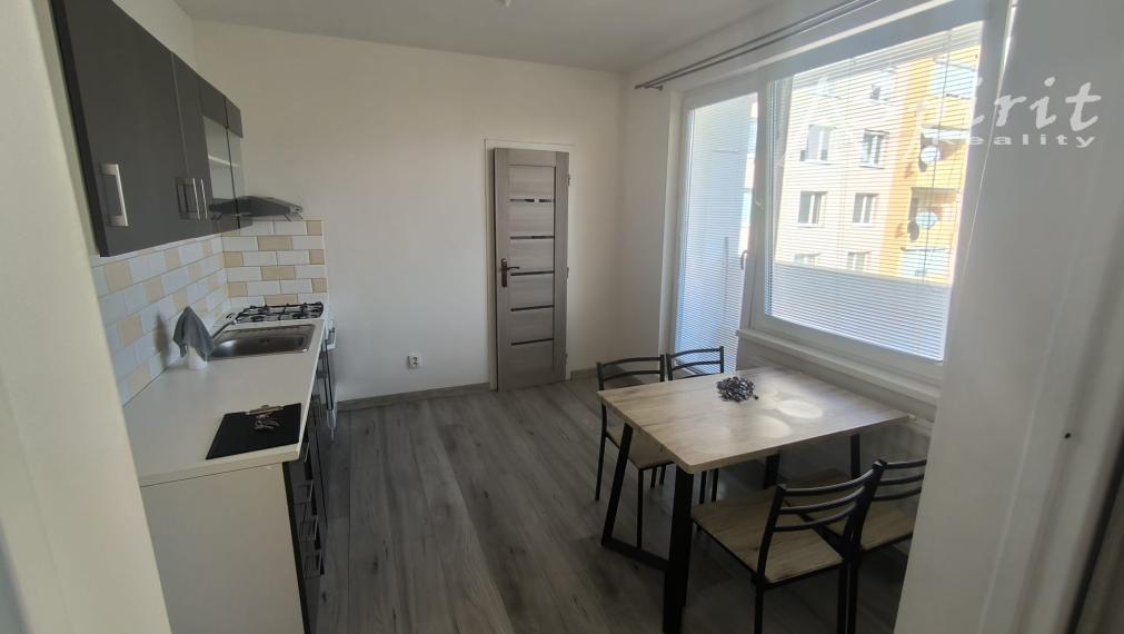 PREDAJ - 2-izbový byt po rekonštrukcii, 66,8 m² – Nové Zámky