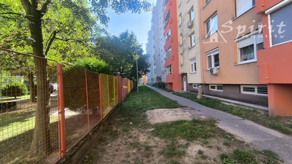 PREDAJ - 2-izbový byt po rekonštrukcii, 66,8 m² – Nové Zámky