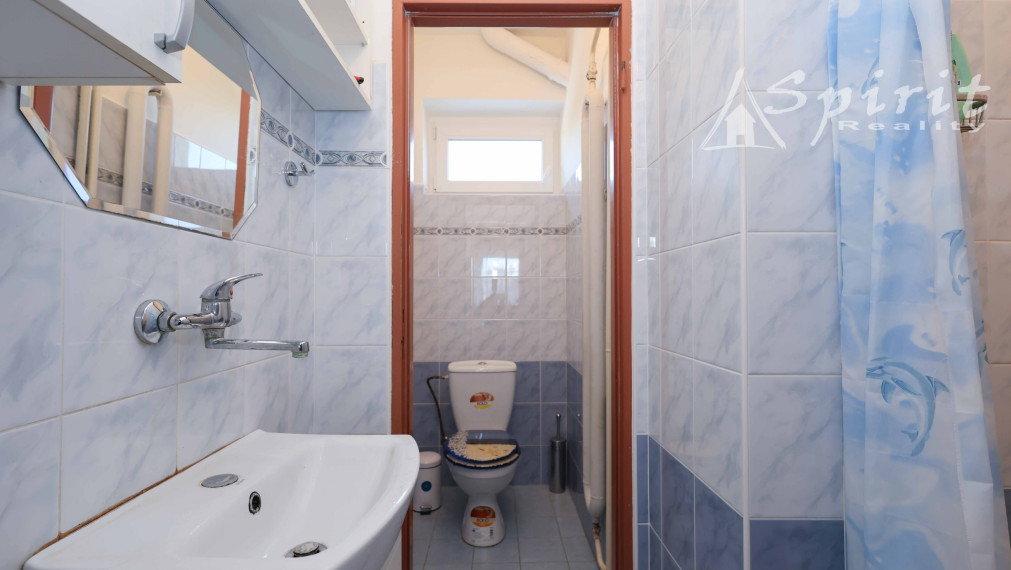 REZERVOVANÝ - Krásny dvojgeneračný dom s upravenou záhradou – ideálne miesto pre rodinu v Jelke