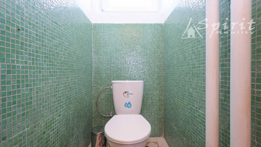 REZERVOVANÝ - Krásny dvojgeneračný dom s upravenou záhradou – ideálne miesto pre rodinu v Jelke