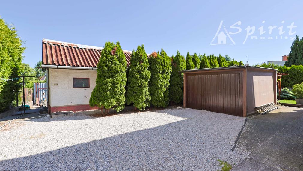 REZERVOVANÝ - Krásny dvojgeneračný dom s upravenou záhradou – ideálne miesto pre rodinu v Jelke