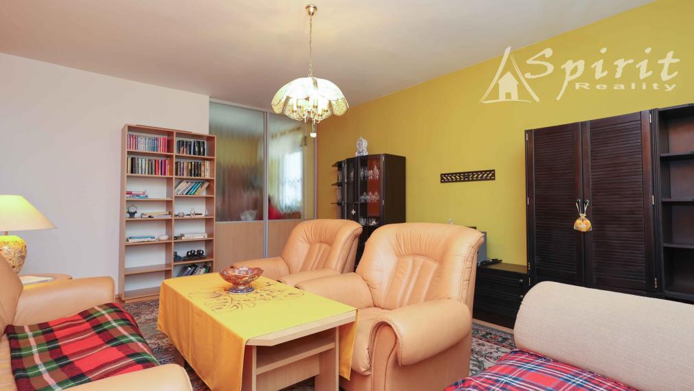 REZERVOVANÝ - Na predaj: priestranný 3-izbový byt s výhľadom do parku – Jégého ulica, Ružinov, BA, s garážovým státim