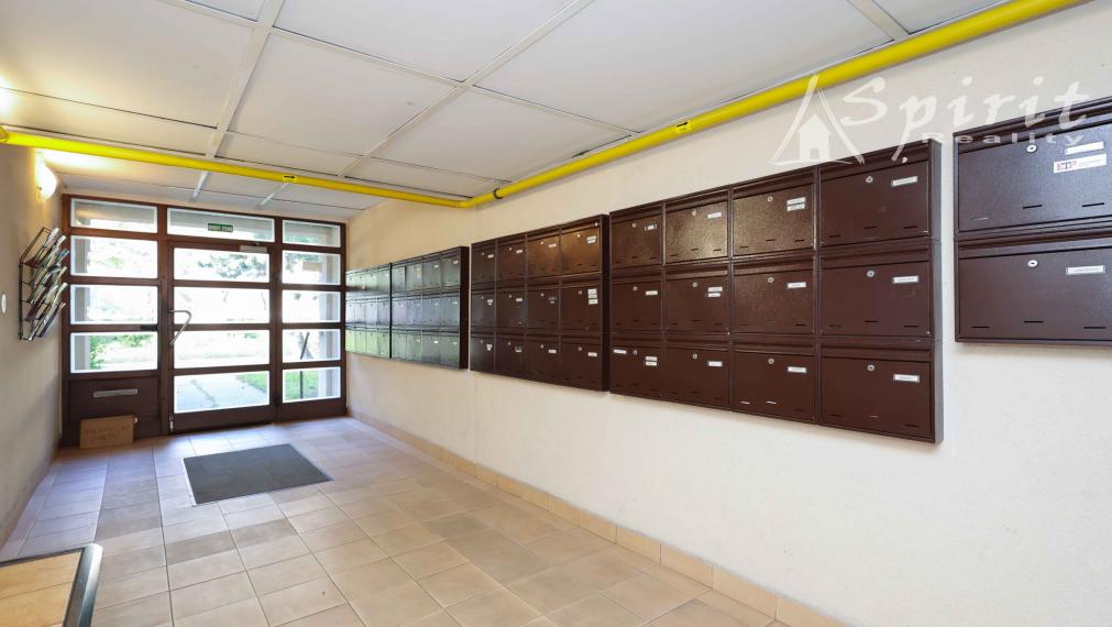 REZERVOVANÝ - Na predaj: priestranný 3-izbový byt s výhľadom do parku – Jégého ulica, Ružinov, BA, s garážovým státim