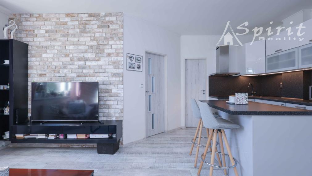 PREDAJ: šikovný 2 izb. byt v Senci - Zemplínska ul.