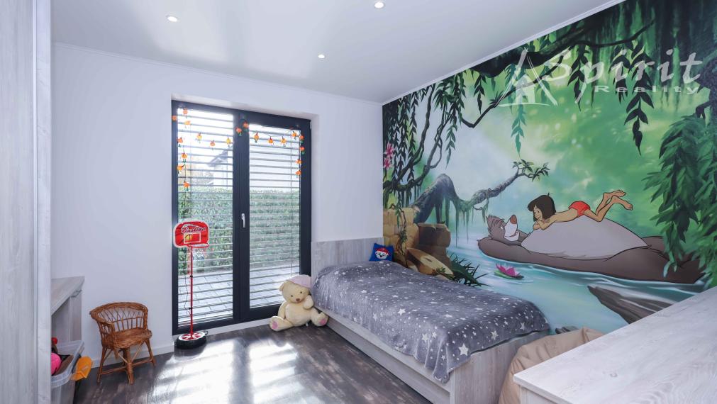 Na predaj: moderný a priestranný 5-izbový rodinný dom s bazénom a krásnou záhradou – Veľké Úľany