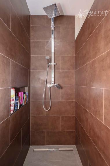 Na predaj: moderný a priestranný 5-izbový rodinný dom s bazénom a krásnou záhradou – Veľké Úľany