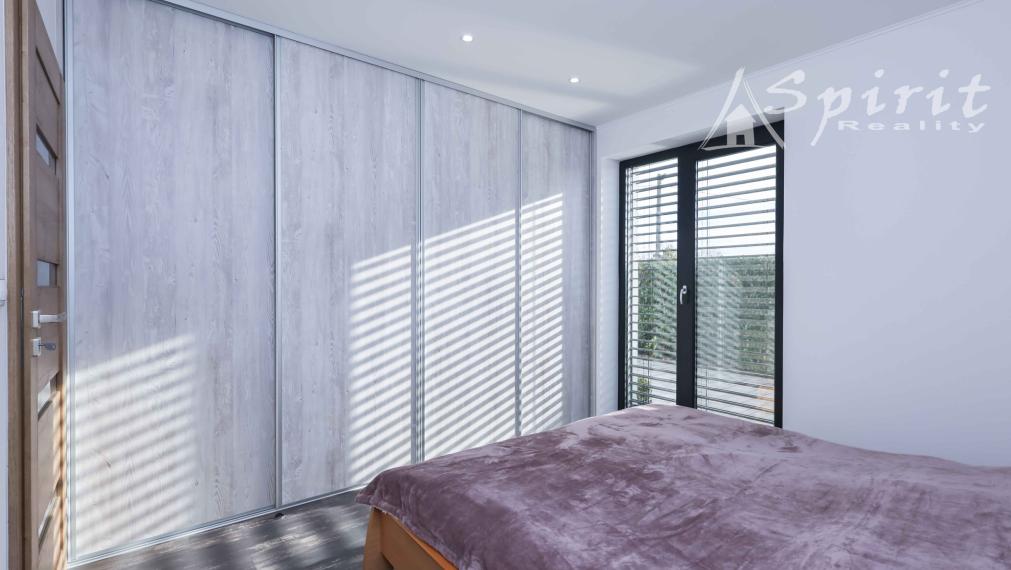 Na predaj: moderný a priestranný 5-izbový rodinný dom s bazénom a krásnou záhradou – Veľké Úľany