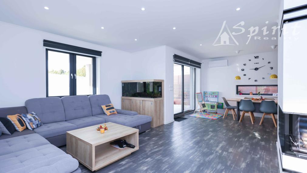 Na predaj: moderný a priestranný 5-izbový rodinný dom s bazénom a krásnou záhradou – Veľké Úľany