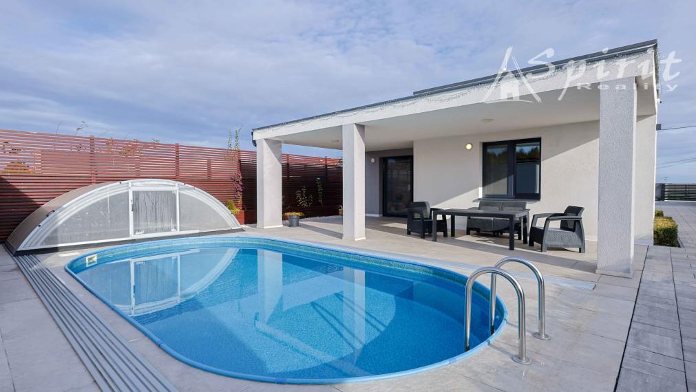 Na predaj: moderný a priestranný 5-izbový rodinný dom s bazénom a krásnou záhradou – Veľké Úľany