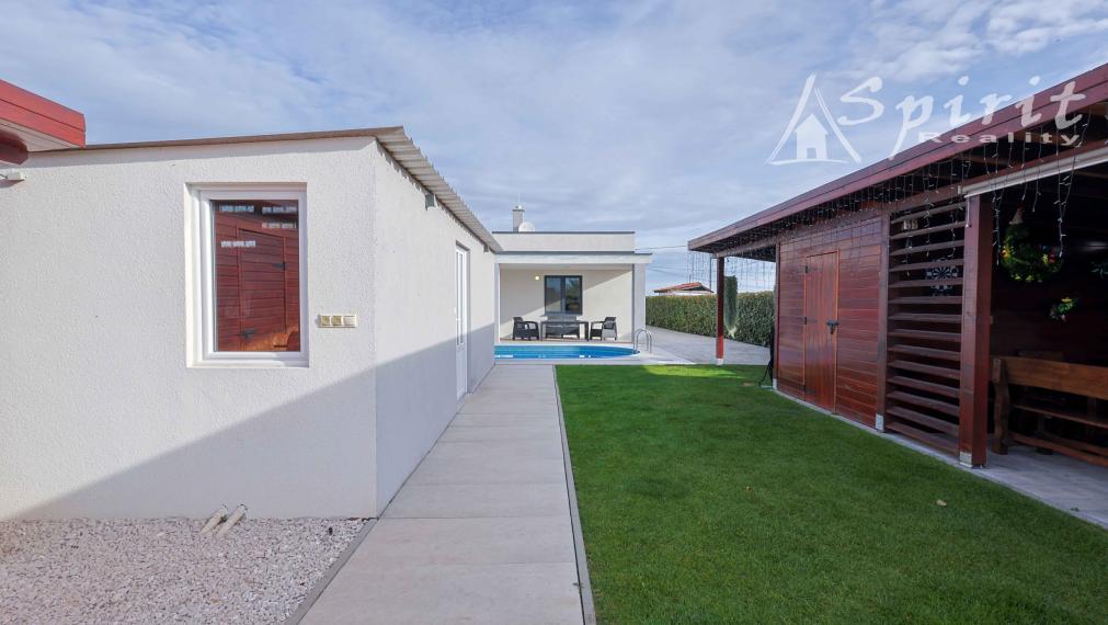 Na predaj: moderný a priestranný 5-izbový rodinný dom s bazénom a krásnou záhradou – Veľké Úľany