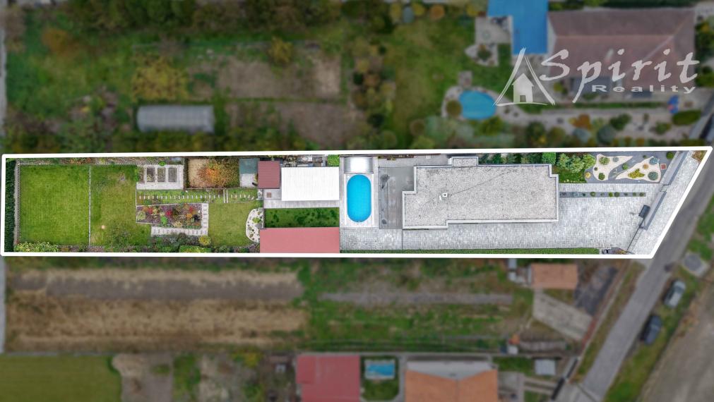 Na predaj: moderný a priestranný 5-izbový rodinný dom s bazénom a krásnou záhradou – Veľké Úľany