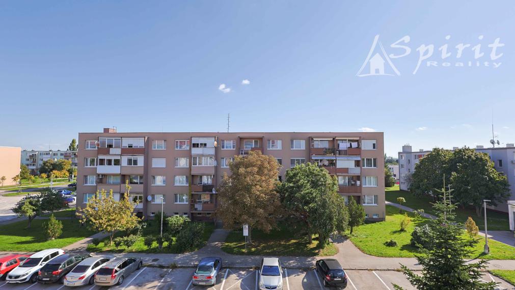 REZERVOVANÝ - Ponúkame na predaj 2 izb. byt v obľúbenej lokalite Senca