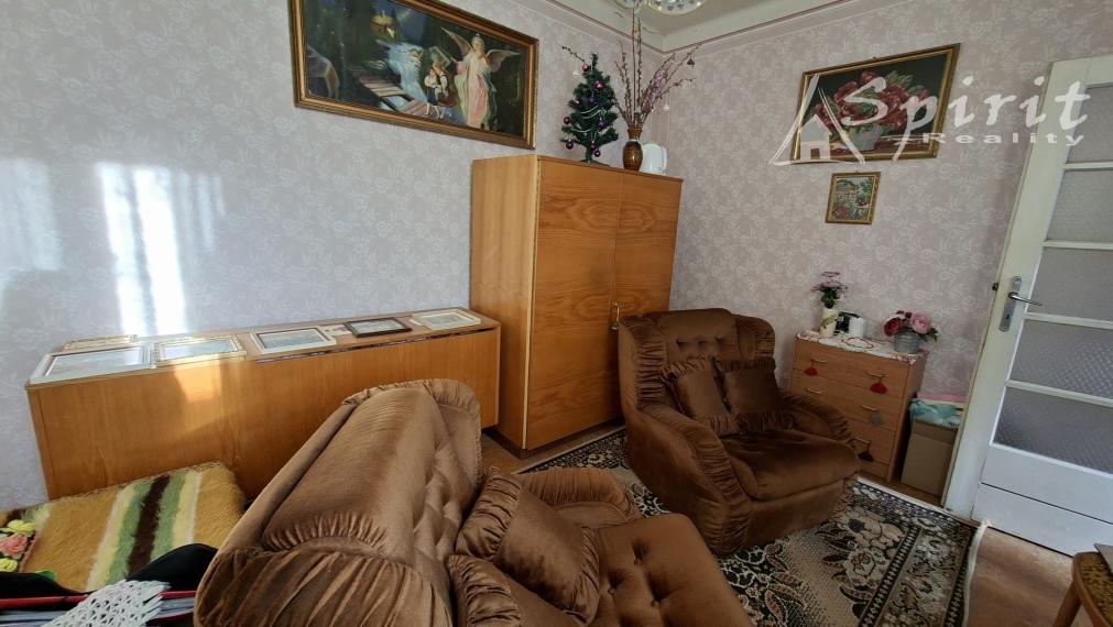 PREDAJ: Priestranný dom s letnou kuchyňou a veľkým pozemkom – Jelka, ul. Školská