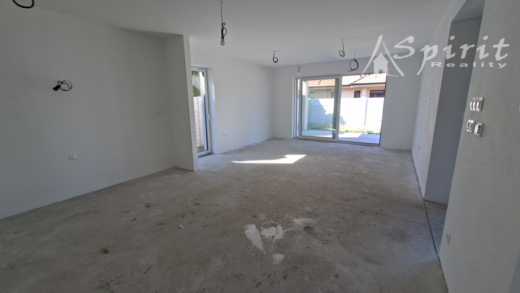 NOVOSTAVBA 3izb.RD v tichej uličke obce Veľké Úľany