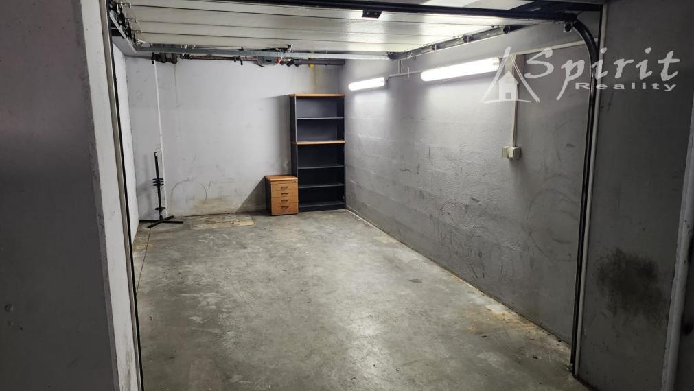 Na prenájom: Garáž 18 m² – Kazanská ulica, Bratislava