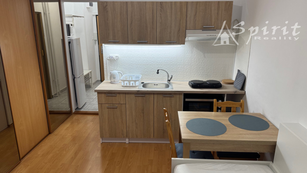 Prenájom: šikovná garsónka na Pražskej u. - Staré Mesto