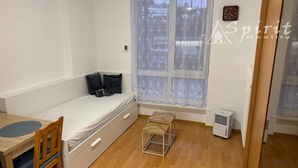 Prenájom: šikovná garsónka na Pražskej u. - Staré Mesto