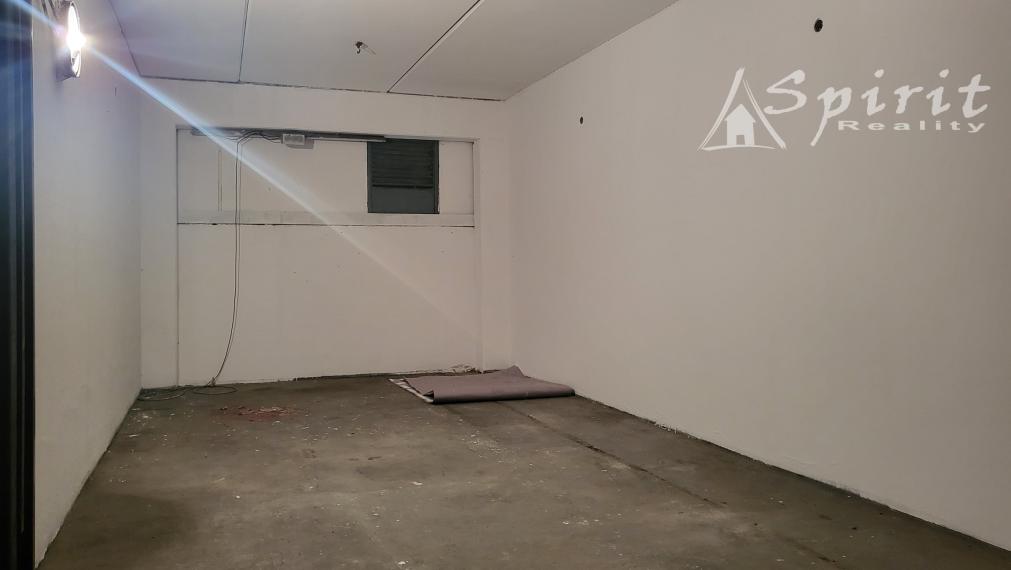 Na prenájom uzamykateľná garáž, uzatvorený areál s 24h.službou