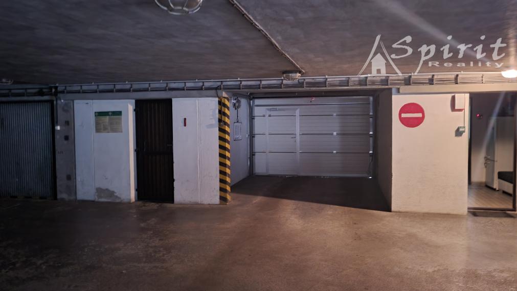 Na prenájom uzamykateľná garáž, uzatvorený areál s 24h.službou