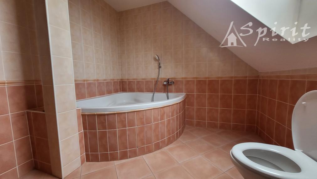 PRENÁJOM: 6 izb. RD v obci Veľké Úľany - komplet zrekonštruovaný